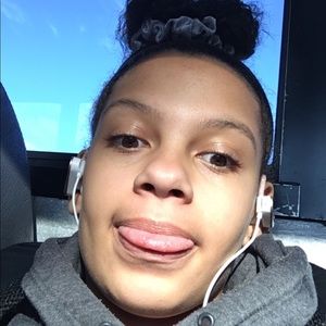 Meet your Posher, Mia